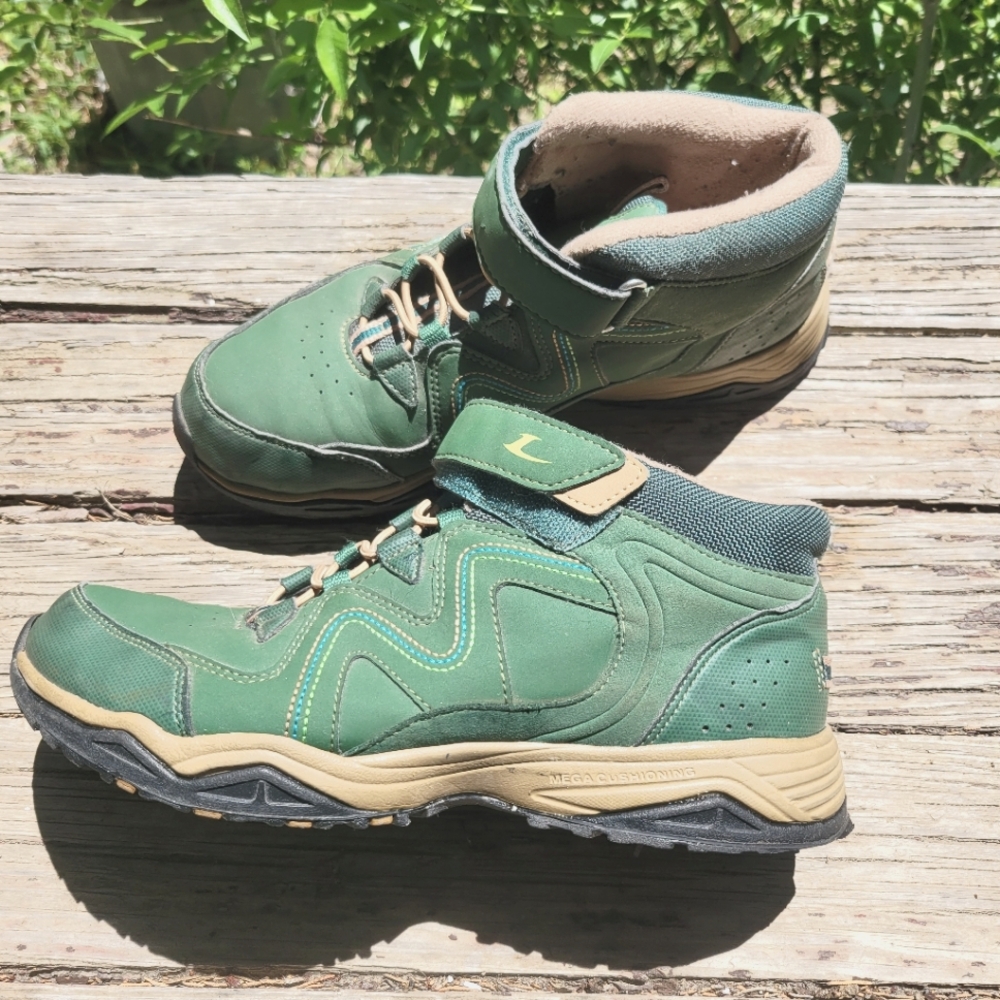 LeCaf safety shoes for women or kids, small feet! Size 5.5. Good condition